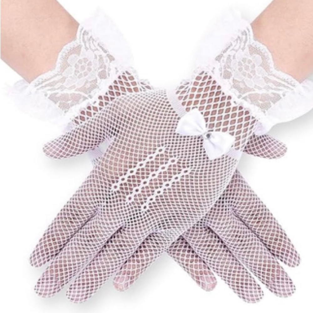 Elegant White Lace Gloves